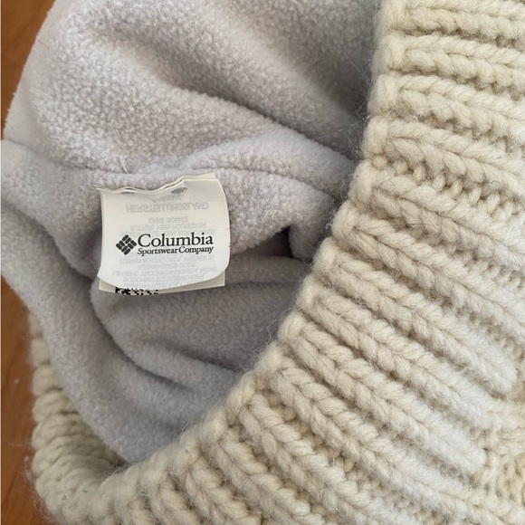 Women's Columbia Beanie - Picture 2 of 3